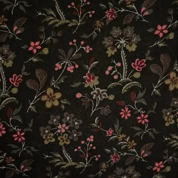 Express - M - Slim Soft Wash Floral Long Sleeve Button Down - Picture 4 of 9